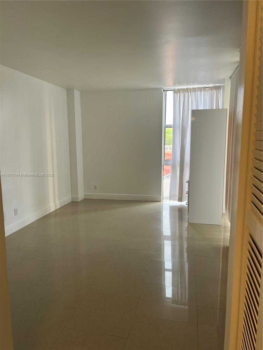 Small Image of 20335 E Country Club Dr, Aventura, FL 33180, USA Number 13
