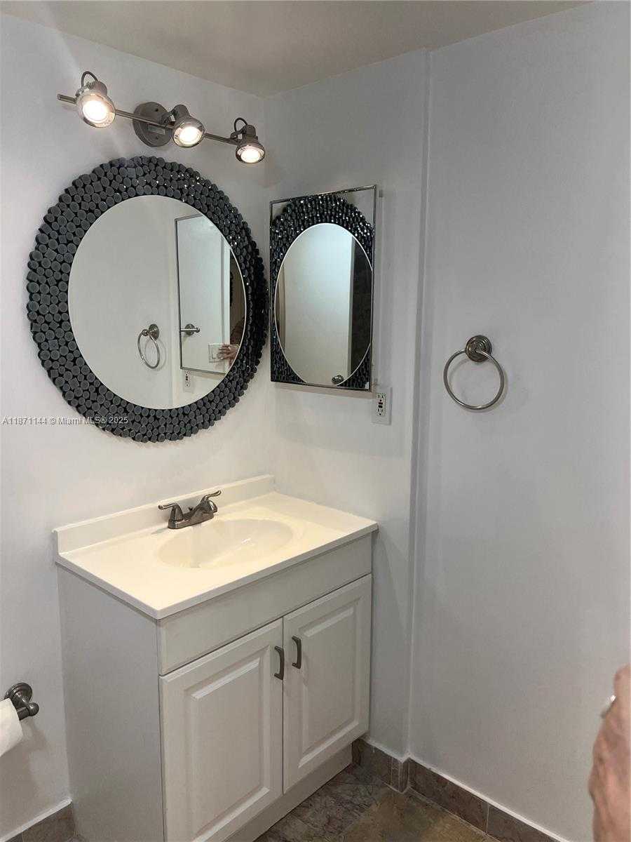 Small Image of 20335 E Country Club Dr, Aventura, FL 33180, USA Number 14