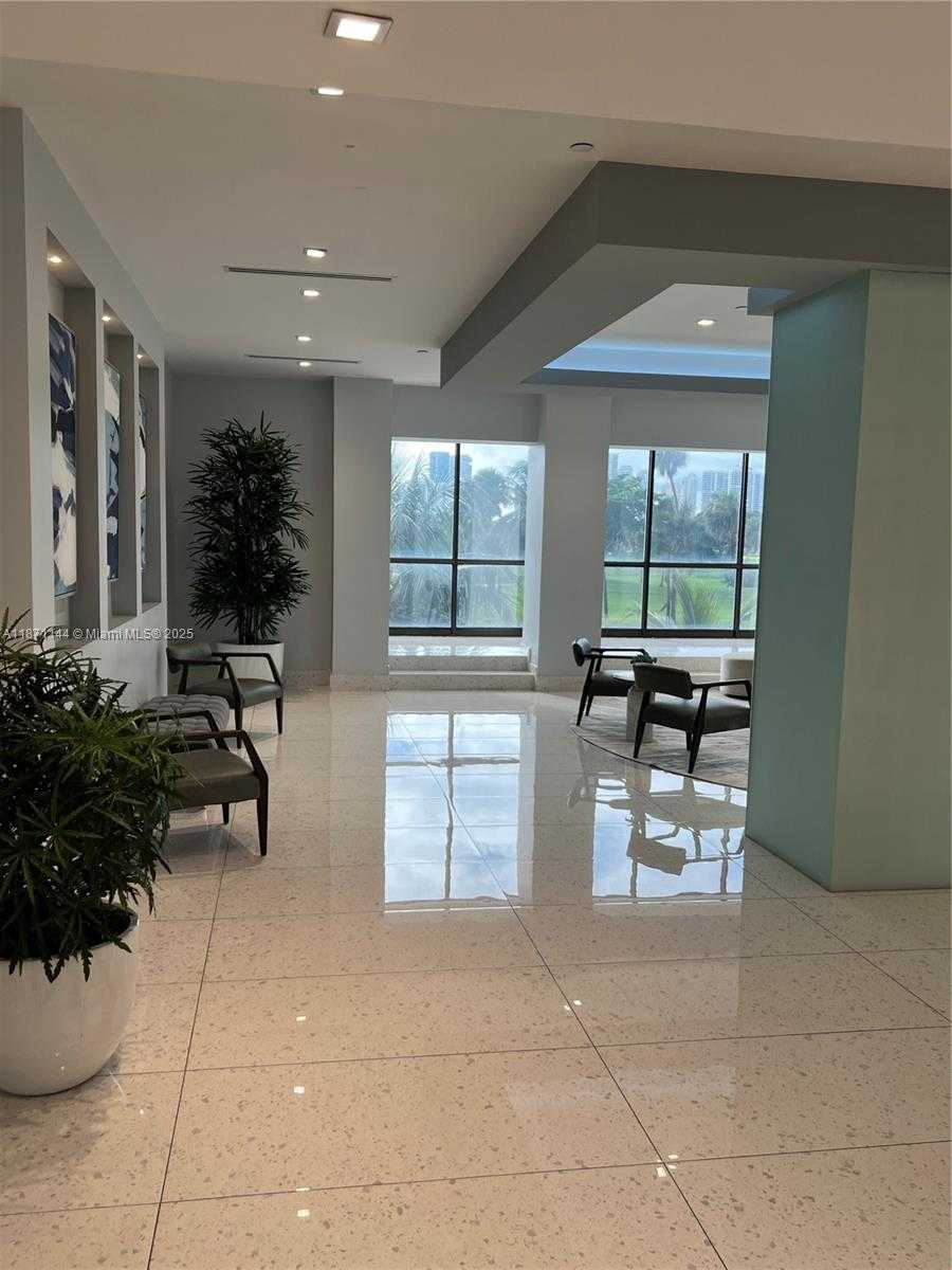 Small Image of 20335 E Country Club Dr, Aventura, FL 33180, USA Number 17