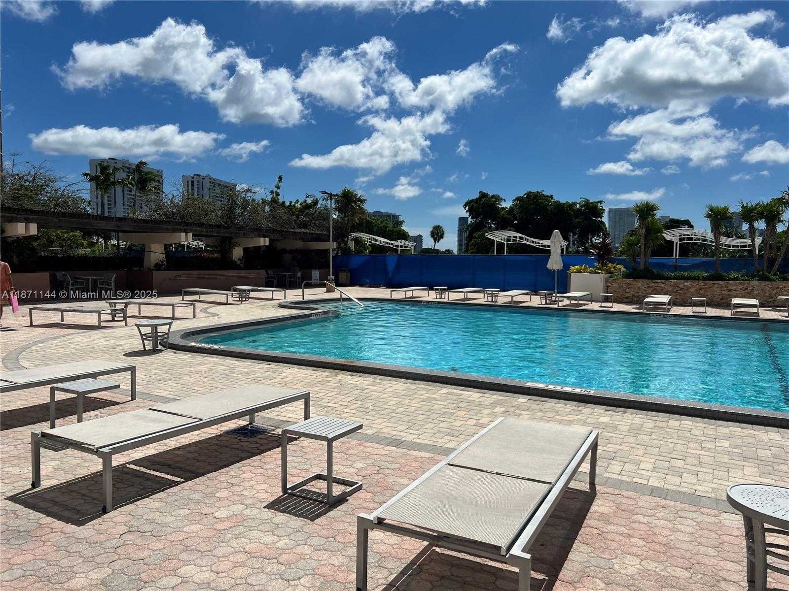 Small Image of 20335 E Country Club Dr, Aventura, FL 33180, USA Number 21