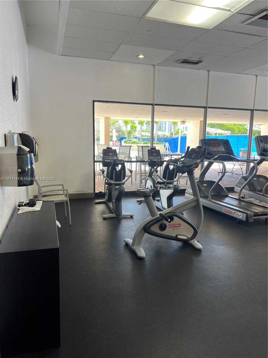 Small Image of 20335 E Country Club Dr, Aventura, FL 33180, USA Number 22