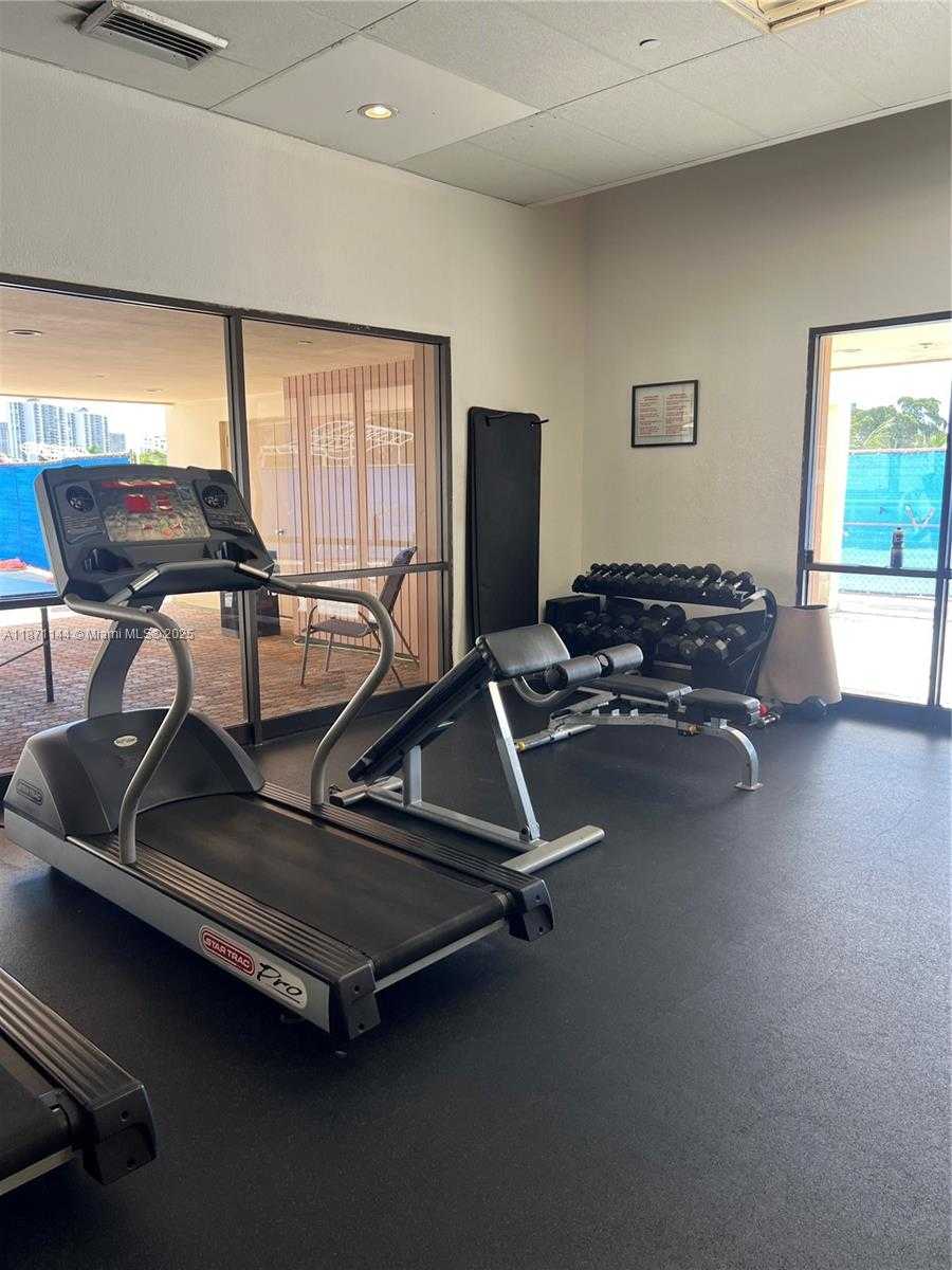 Small Image of 20335 E Country Club Dr, Aventura, FL 33180, USA Number 23