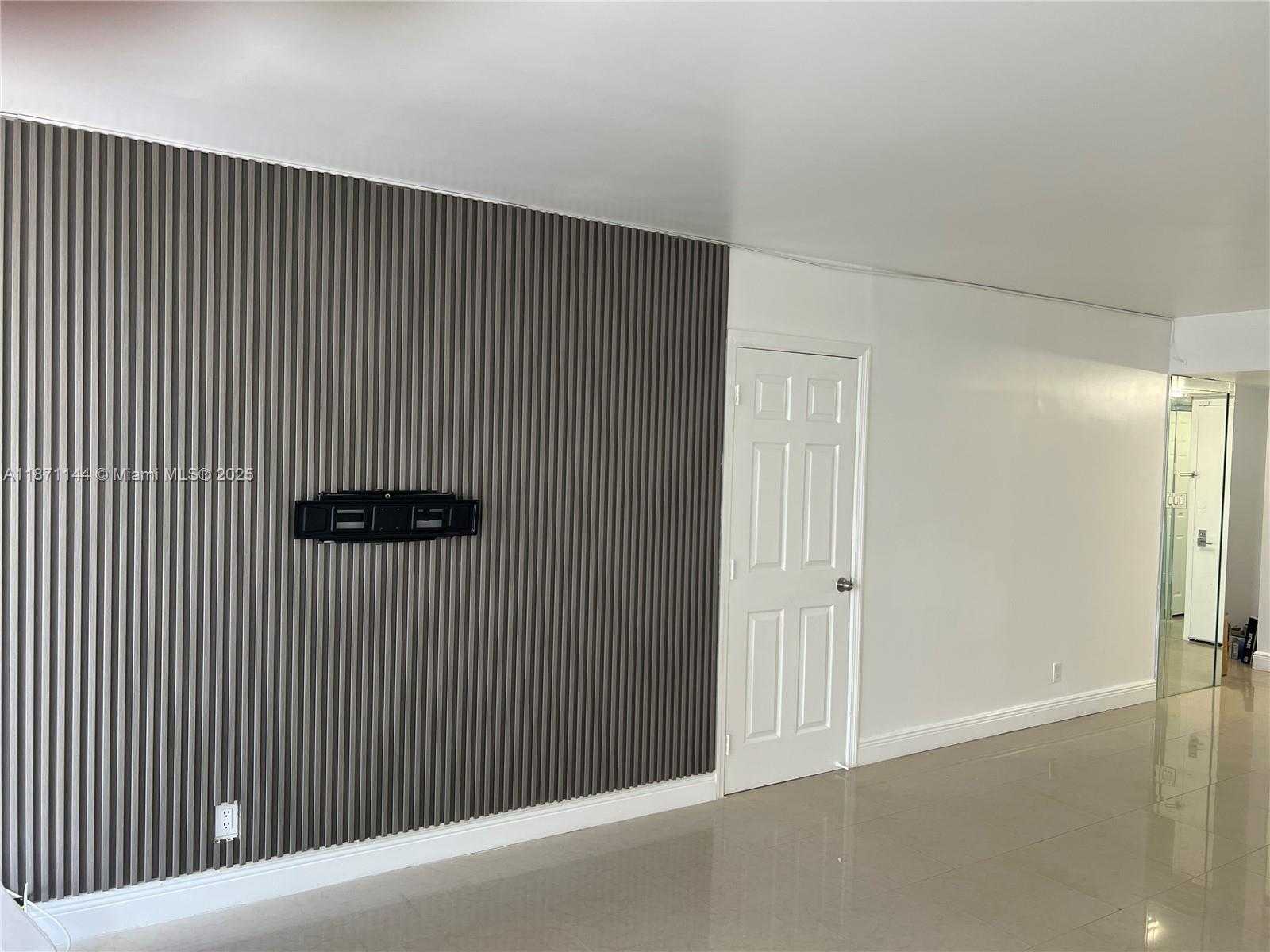 Small Image of 20335 E Country Club Dr, Aventura, FL 33180, USA Number 5