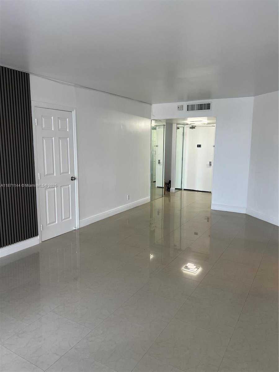 Small Image of 20335 E Country Club Dr, Aventura, FL 33180, USA Number 6