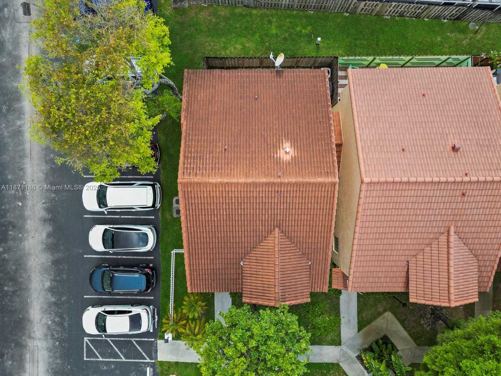 Small Image of 15293 SOUTH WEST 111TH ST, Miami Number 2
