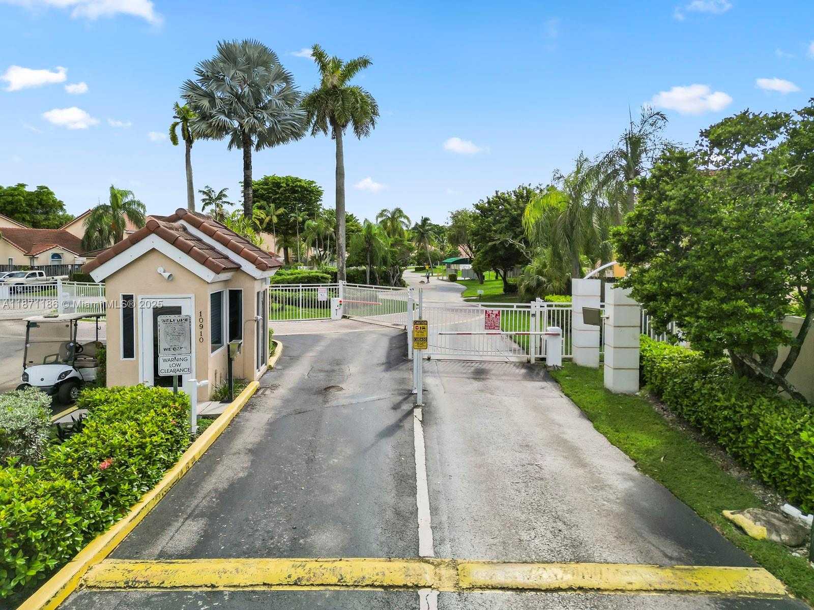 Small Image of 15293 SOUTH WEST 111TH ST, Miami Number 8