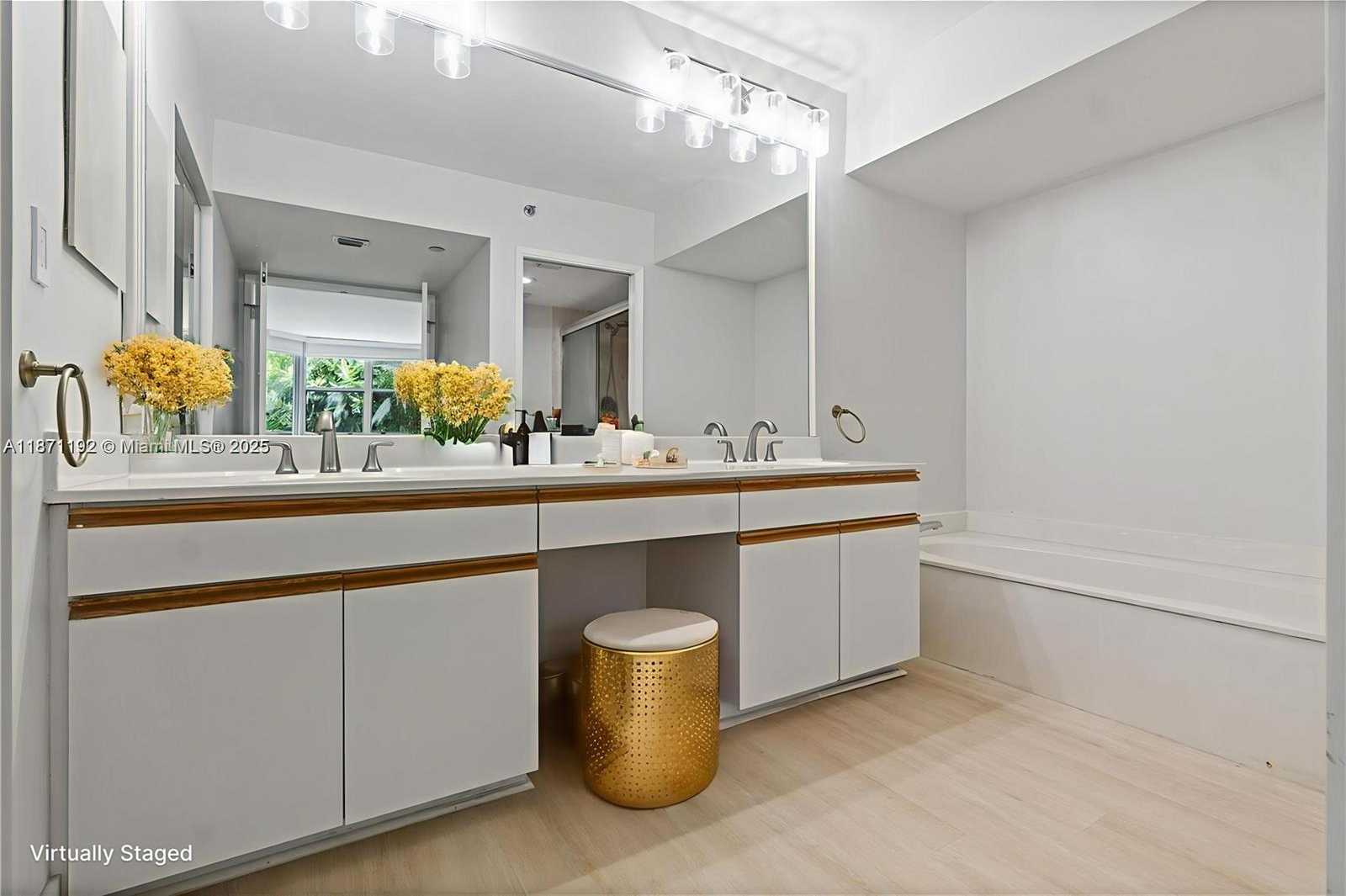 Small Image of 3600 MYSTIC POINTE DR #215, Aventura Number 15