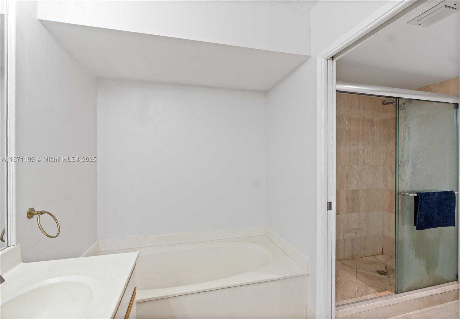 Small Image of 3600 MYSTIC POINTE DR #215, Aventura Number 16