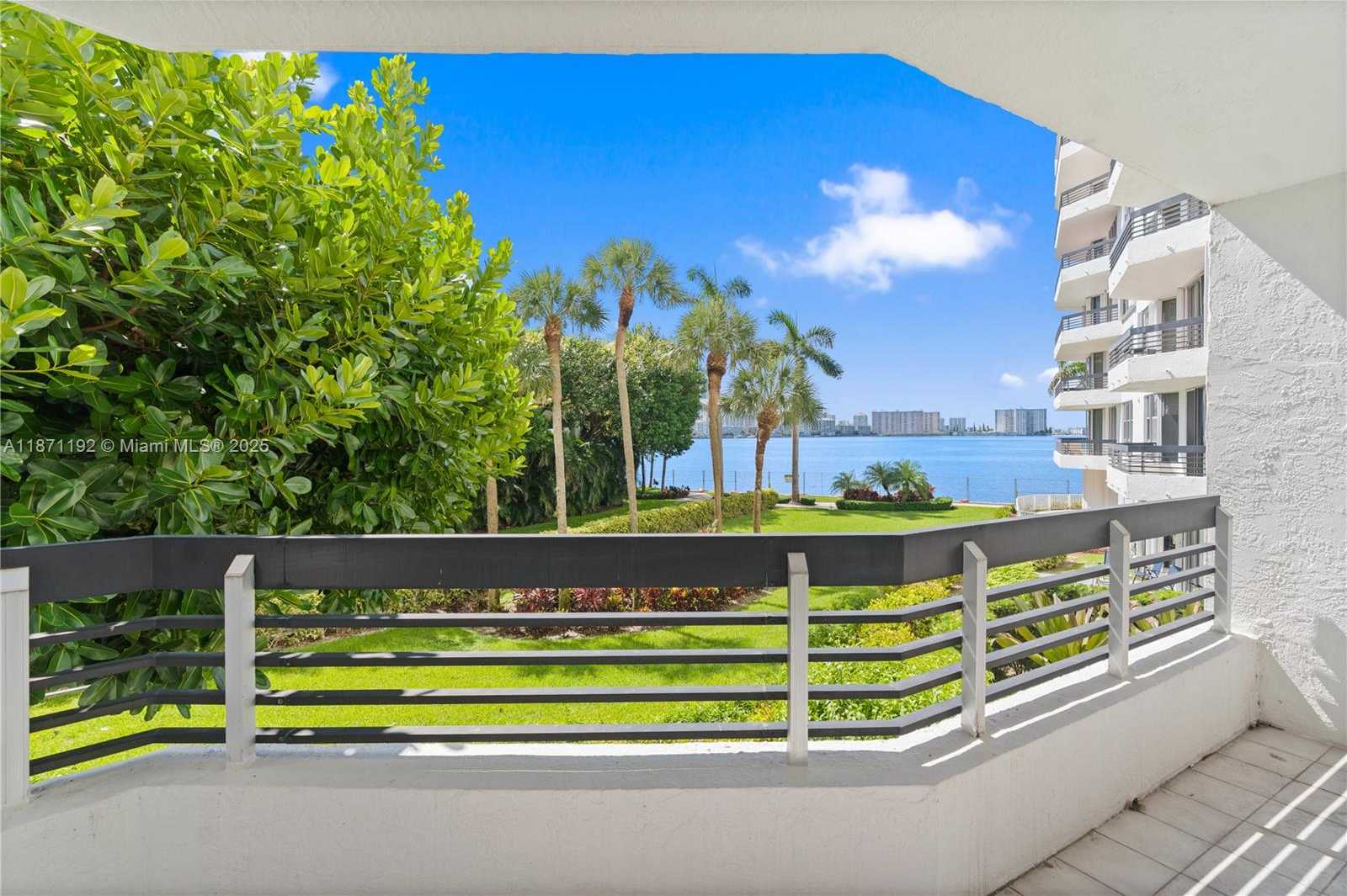 Small Image of 3600 MYSTIC POINTE DR #215, Aventura Number 2