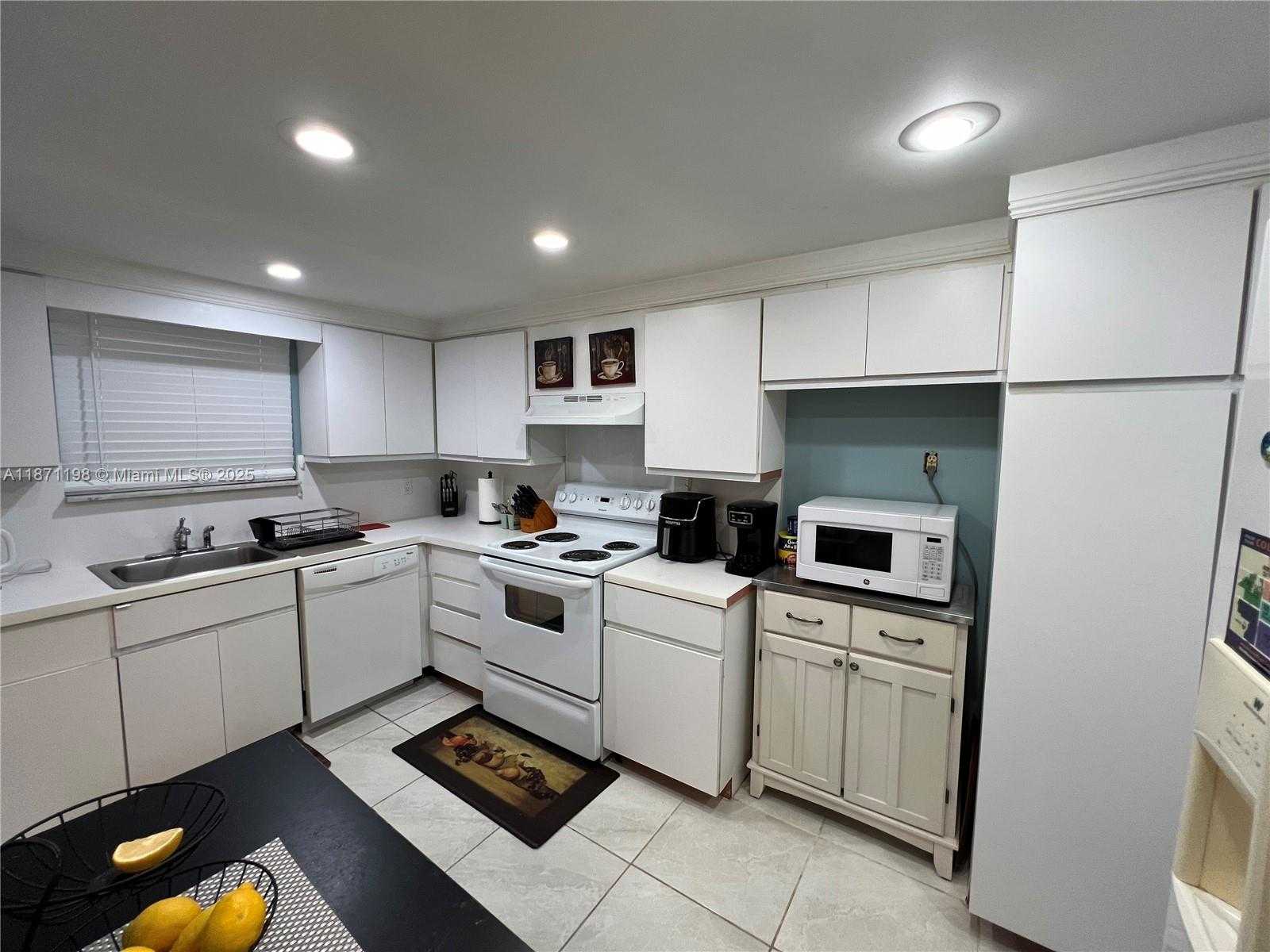Small Image of 1325 NORTH 15TH AVE #23, Hollywood Number 9