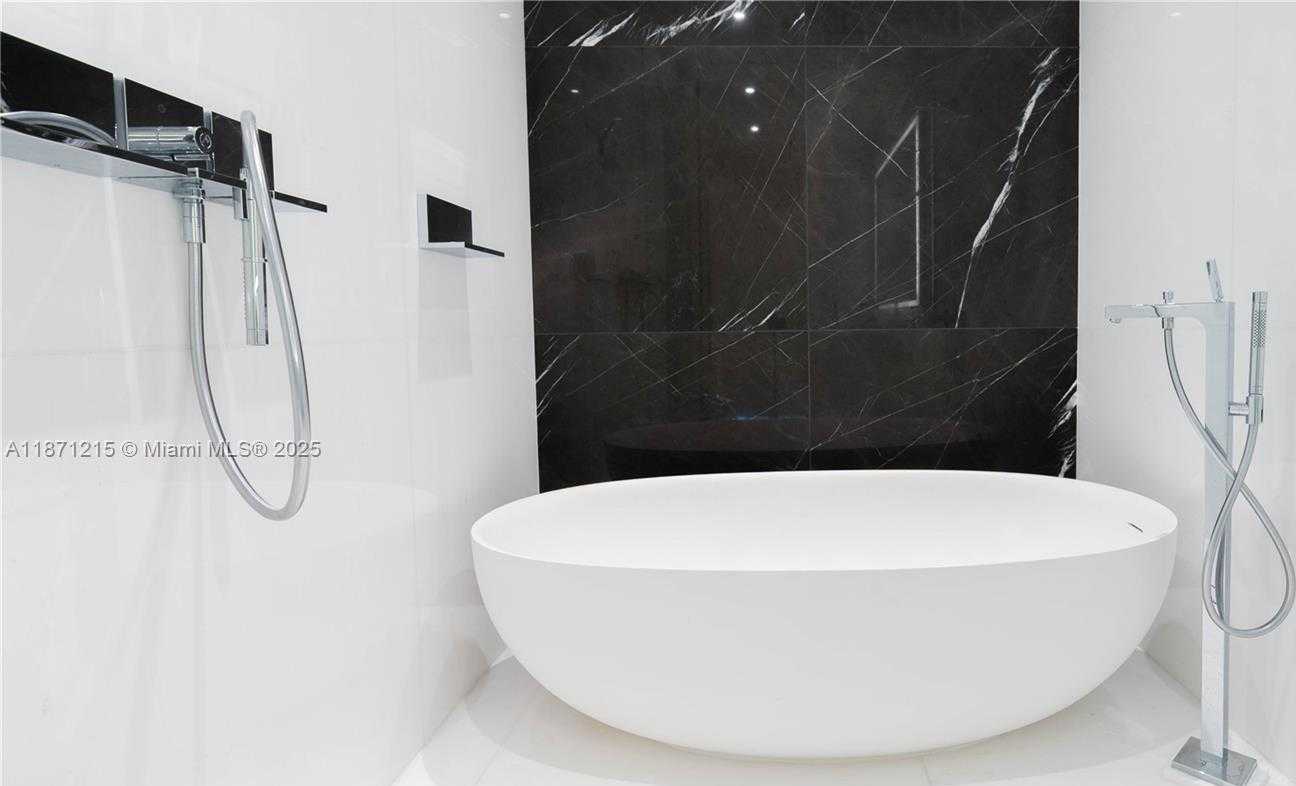 Small Image of 300 BISCAYNE BLVD WAY #503C, Miami Number 24