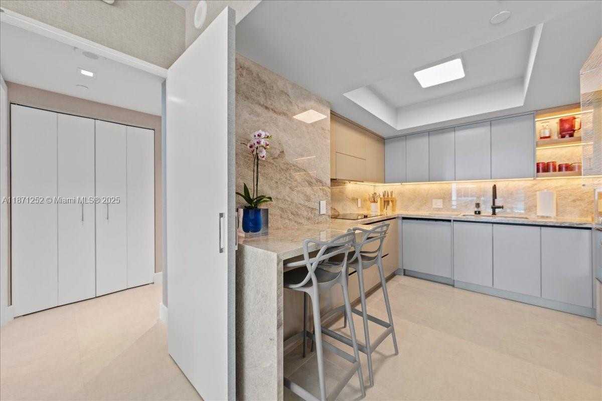 Small Image of 1331 BRICKELL BAY DR #1406, Miami Number 3