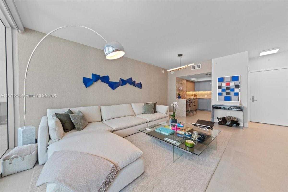Small Image of 1331 BRICKELL BAY DR #1406, Miami Number 4
