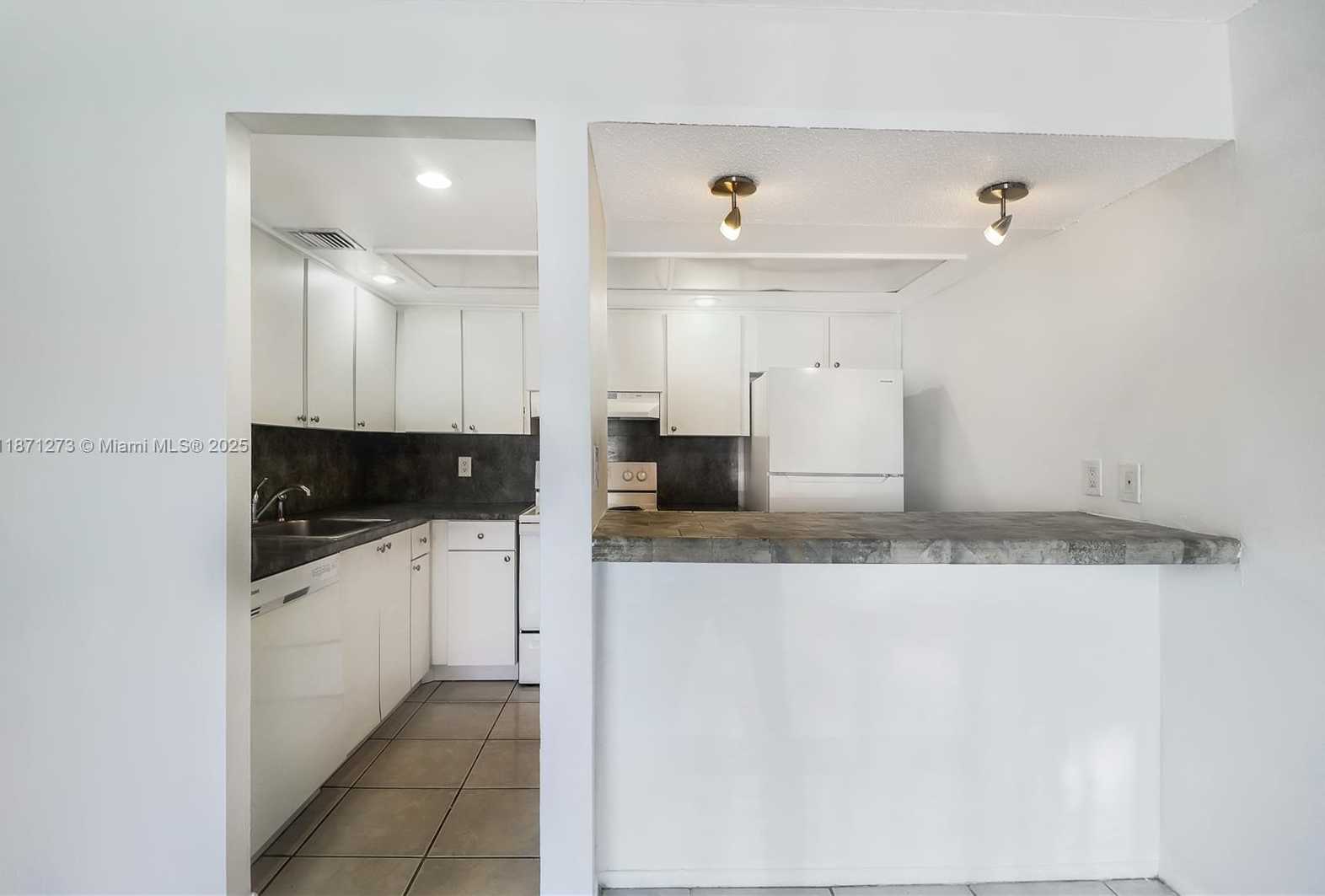 Small Image of 10511 SOUTH WEST 108TH AVE #185, Miami Number 6