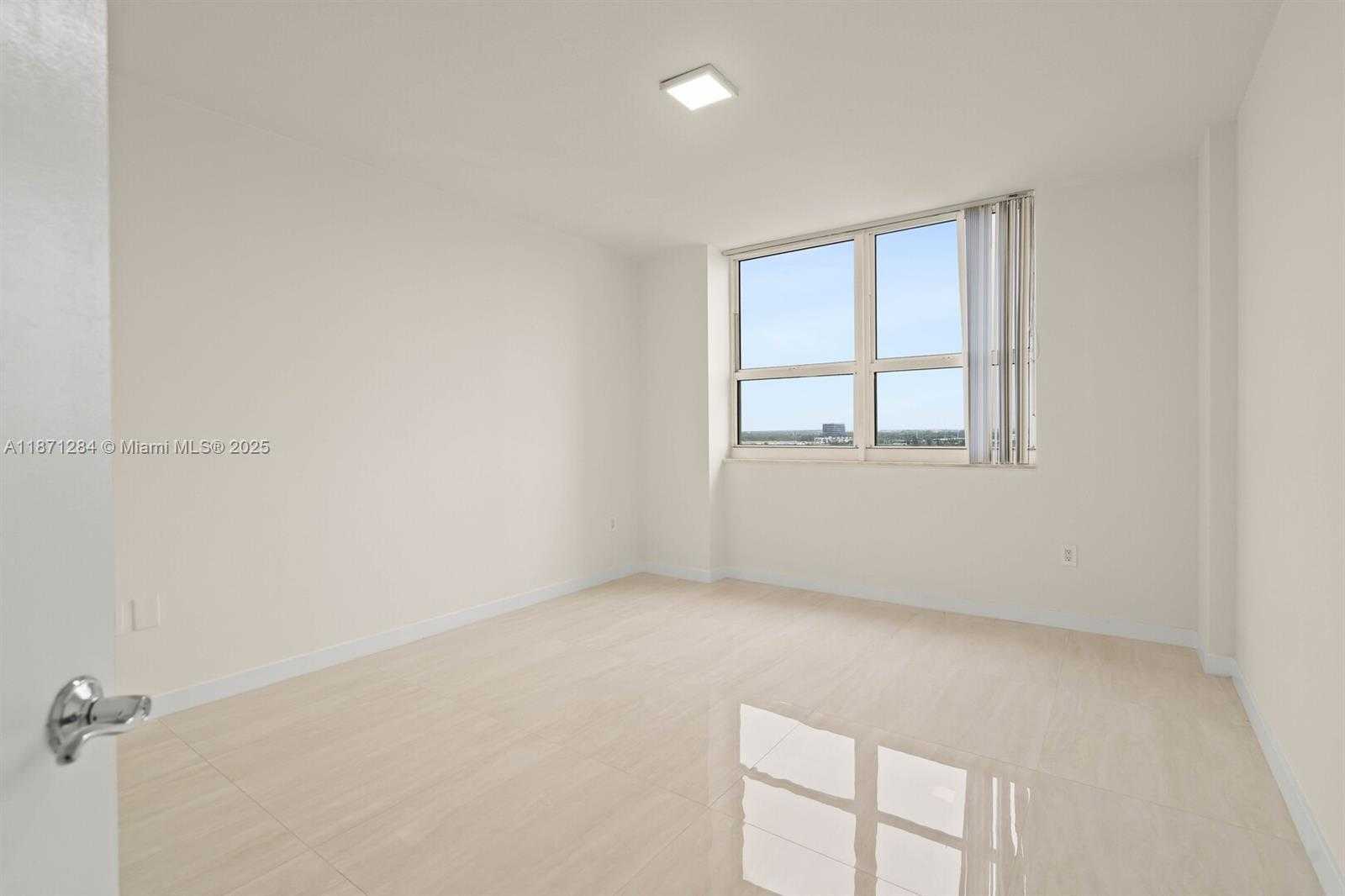 Small Image of 19501 WEST COUNTRY CLUB DR #1410, Aventura Number 15