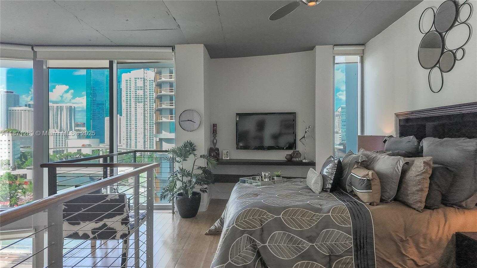 Small Image of 690 SOUTH WEST 1ST CT #1502, Miami Number 7