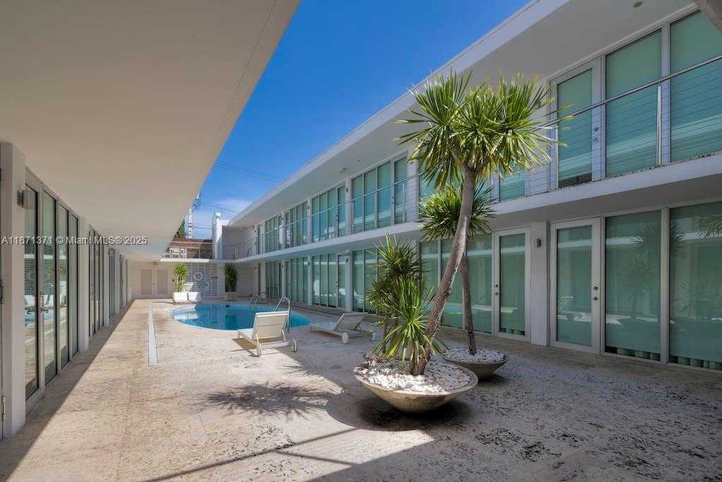 Small Image of 1601 WEST AVE #210, Miami Beach Number 1
