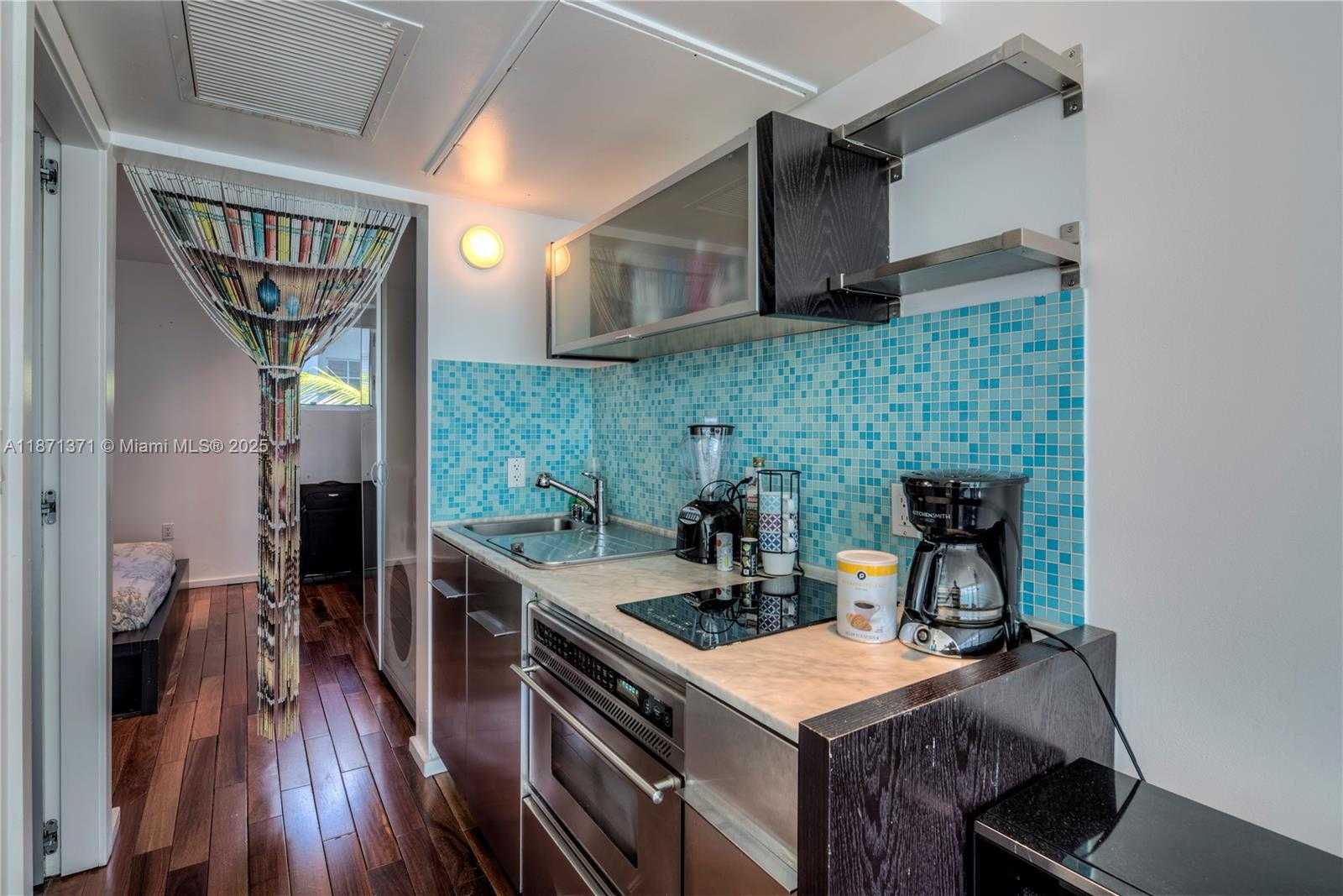 Small Image of 1601 WEST AVE #210, Miami Beach Number 3