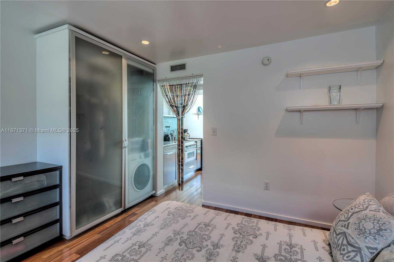 Small Image of 1601 WEST AVE #210, Miami Beach Number 5