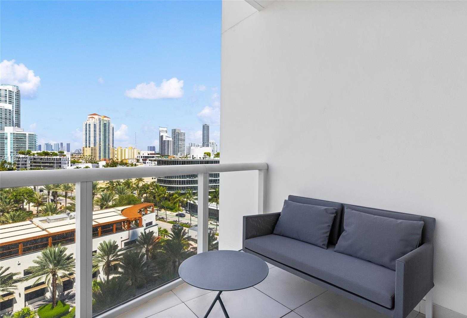 Small Image of 50 SOUTH POINTE DR #1005, Miami Beach Number 10