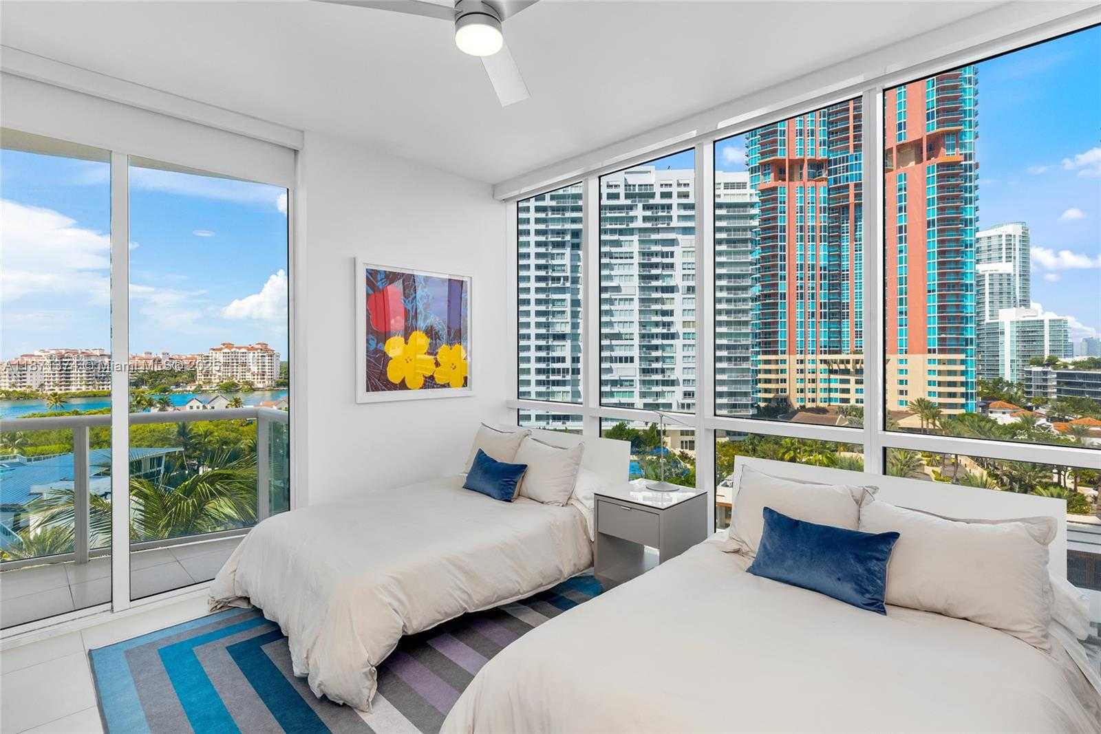 Small Image of 50 SOUTH POINTE DR #1005, Miami Beach Number 20