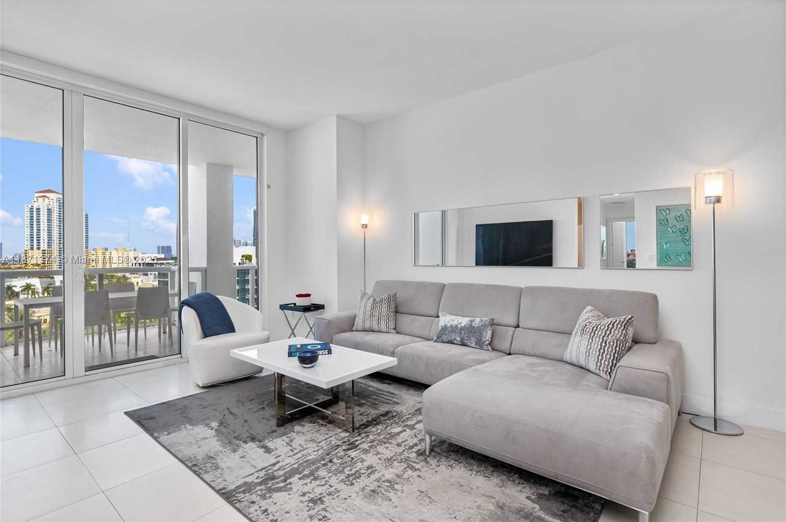 Small Image of 50 SOUTH POINTE DR #1005, Miami Beach Number 22