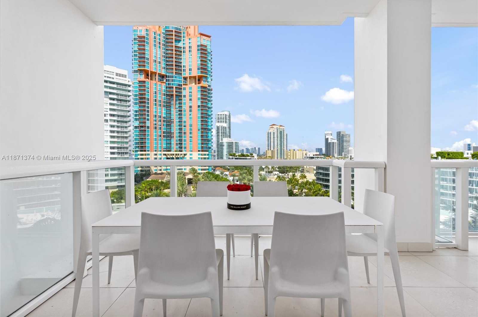 Small Image of 50 SOUTH POINTE DR #1005, Miami Beach Number 23
