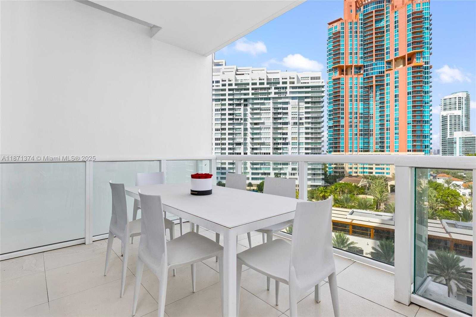 Small Image of 50 SOUTH POINTE DR #1005, Miami Beach Number 24