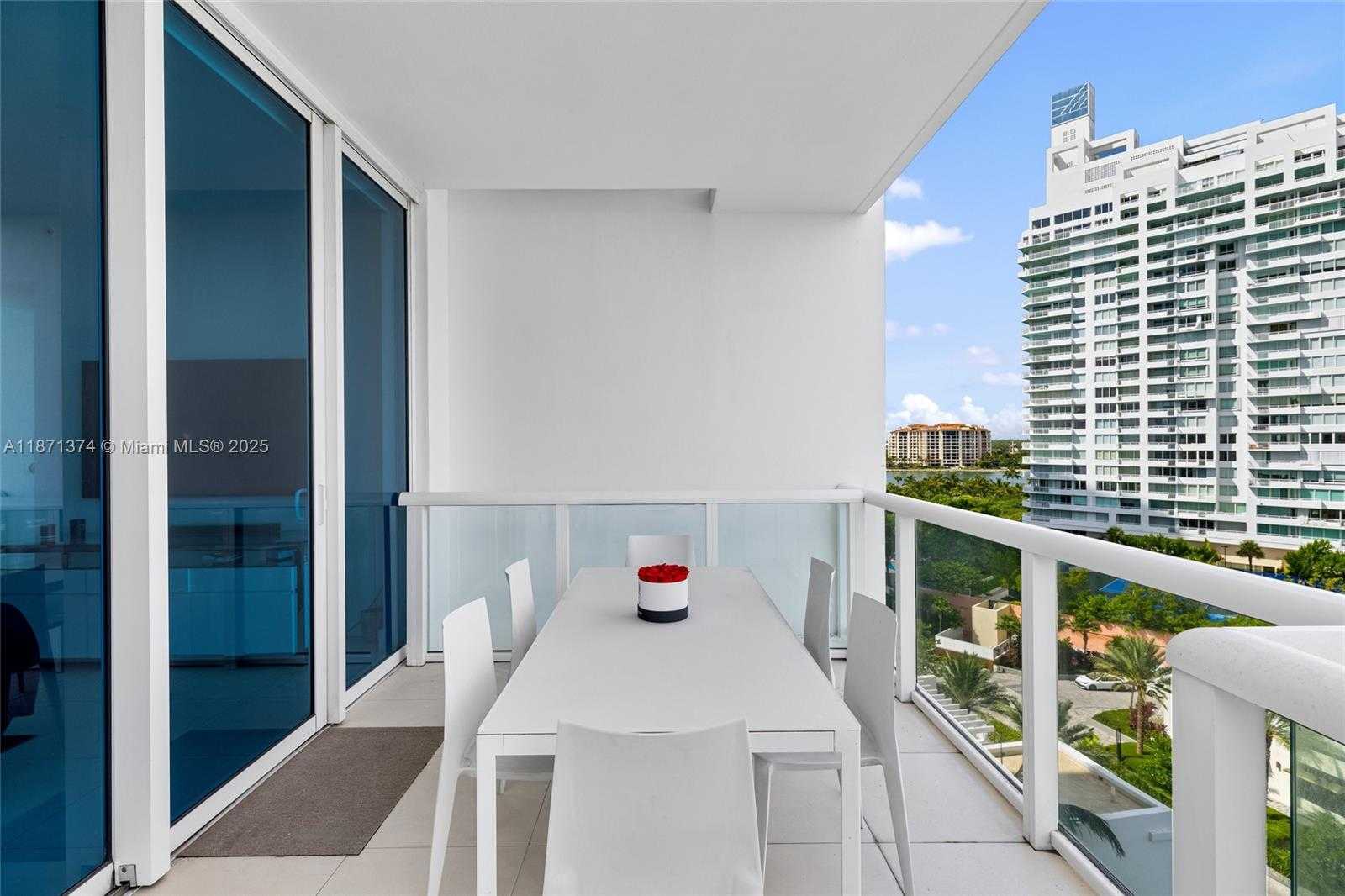 Small Image of 50 SOUTH POINTE DR #1005, Miami Beach Number 26