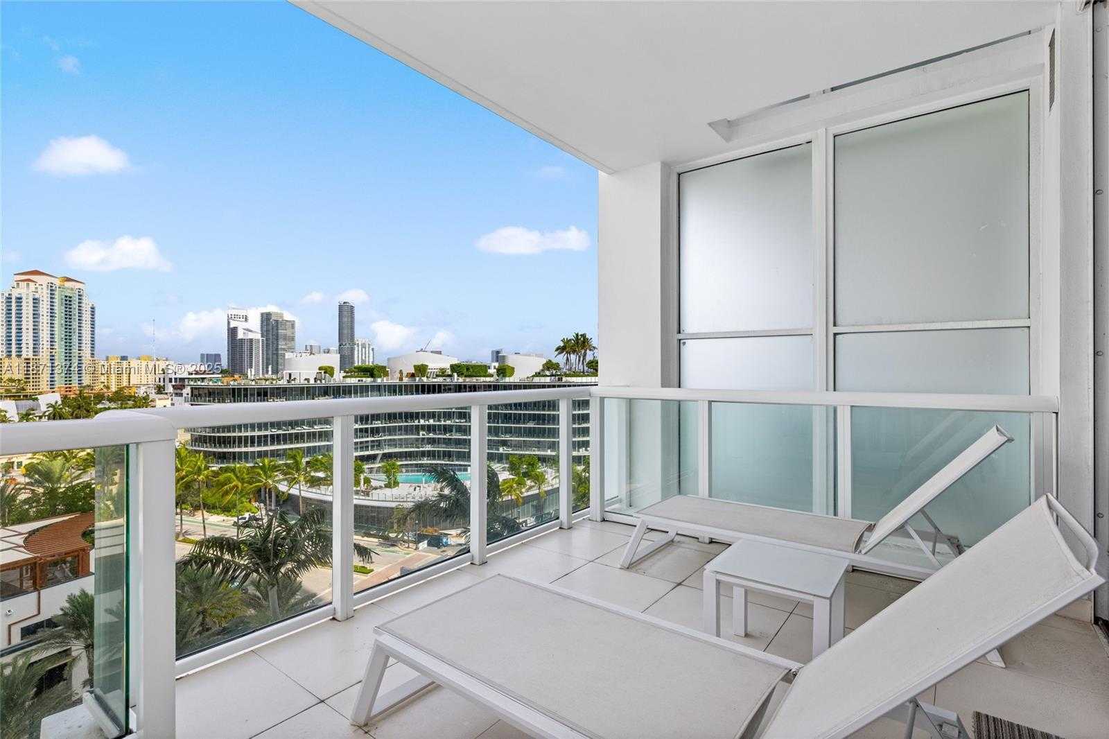 Small Image of 50 SOUTH POINTE DR #1005, Miami Beach Number 27