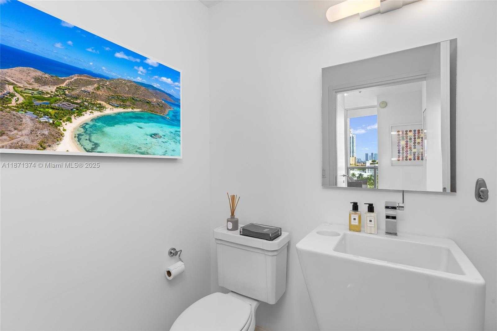 Small Image of 50 SOUTH POINTE DR #1005, Miami Beach Number 28