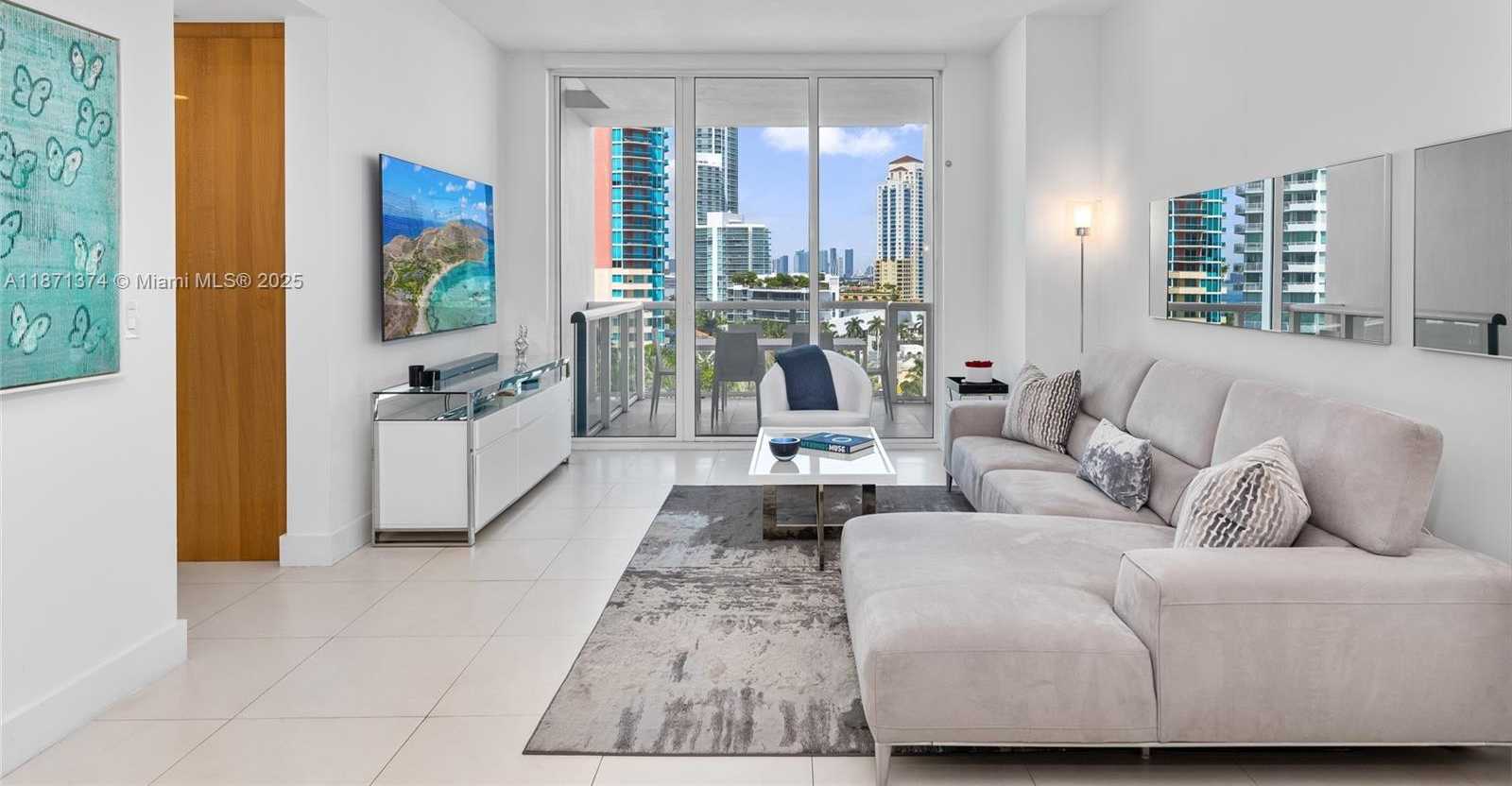 Small Image of 50 SOUTH POINTE DR #1005, Miami Beach Number 6