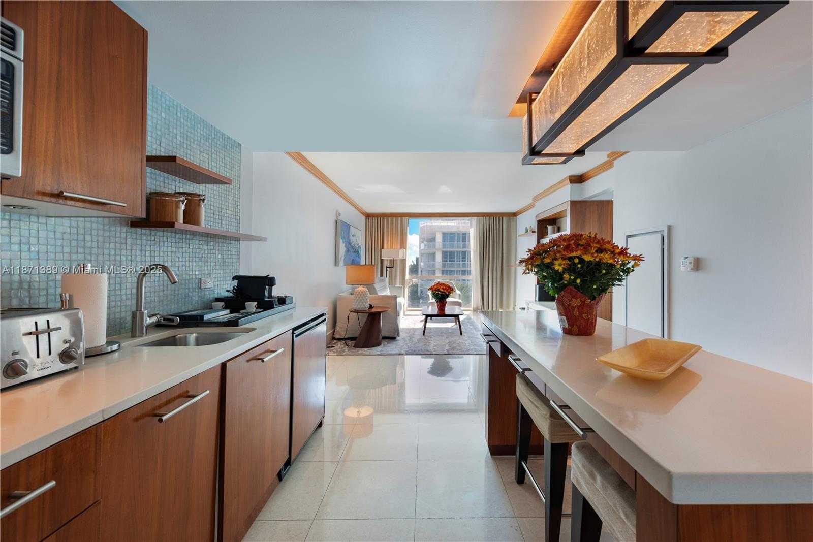 Small Image of 6801 COLLINS AVE #418 (deed 407), Miami Beach Number 3