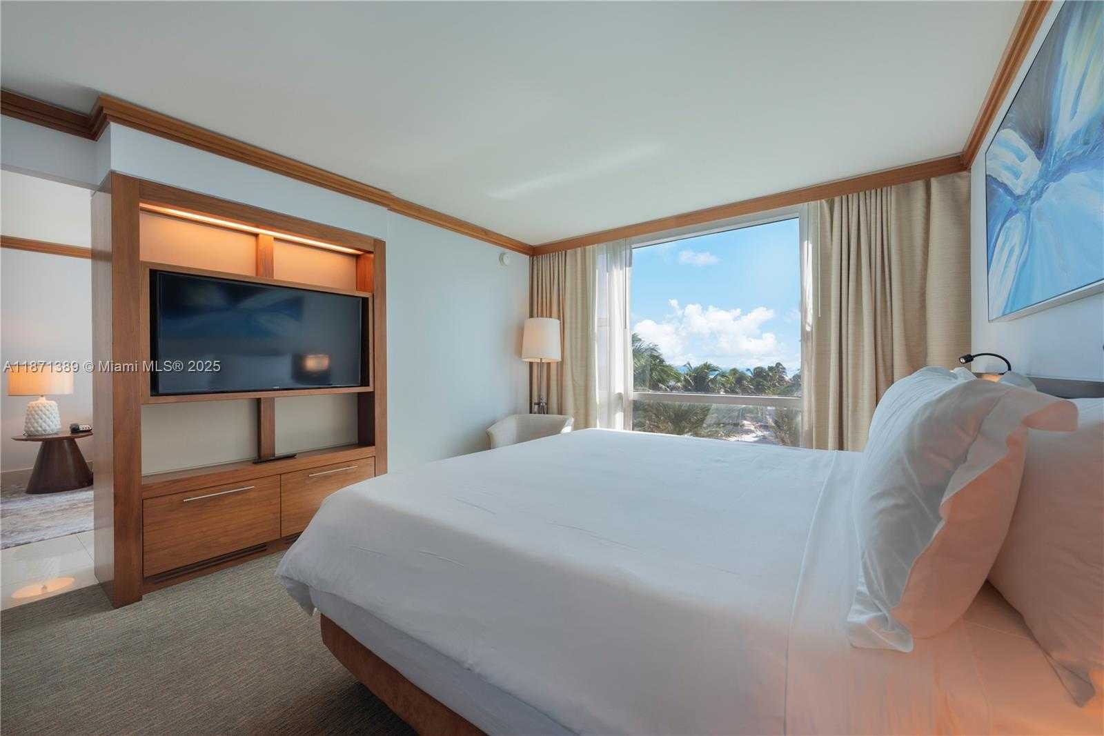 Small Image of 6801 COLLINS AVE #418 (deed 407), Miami Beach Number 9