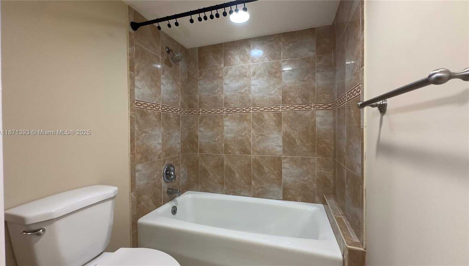 Small Image of 2425 PRESIDENTIAL WAY #203, West Palm Beach Number 10