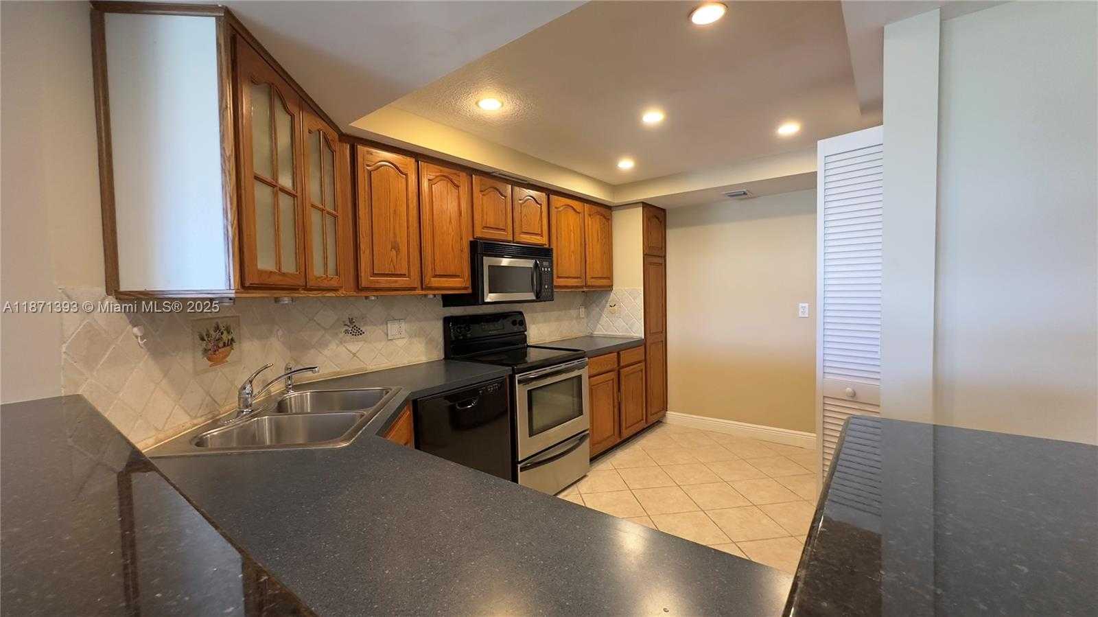 Small Image of 2425 PRESIDENTIAL WAY #203, West Palm Beach Number 2