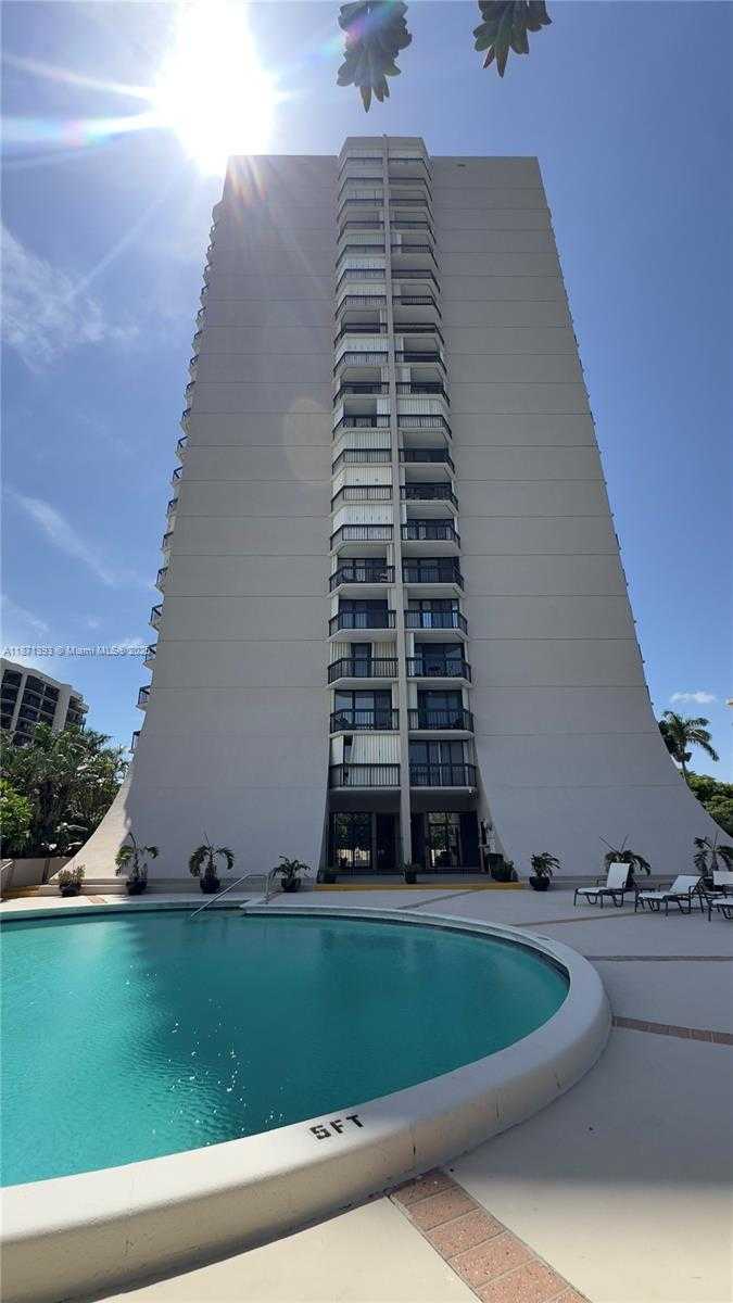 Small Image of 2425 PRESIDENTIAL WAY #203, West Palm Beach Number 27