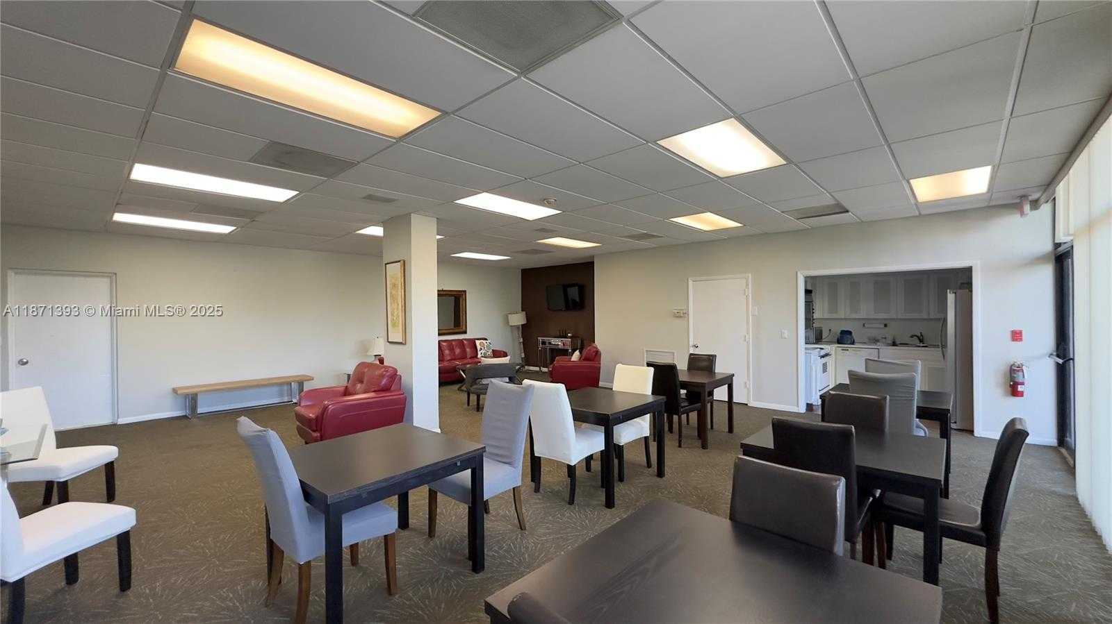 Small Image of 2425 PRESIDENTIAL WAY #203, West Palm Beach Number 31