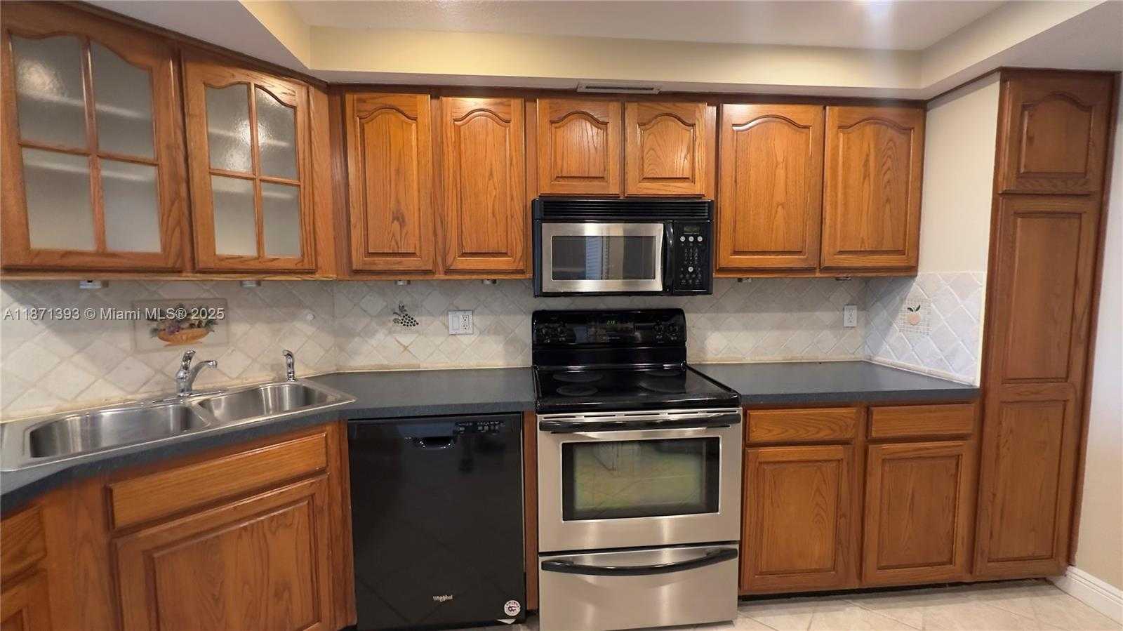 Small Image of 2425 PRESIDENTIAL WAY #203, West Palm Beach Number 5