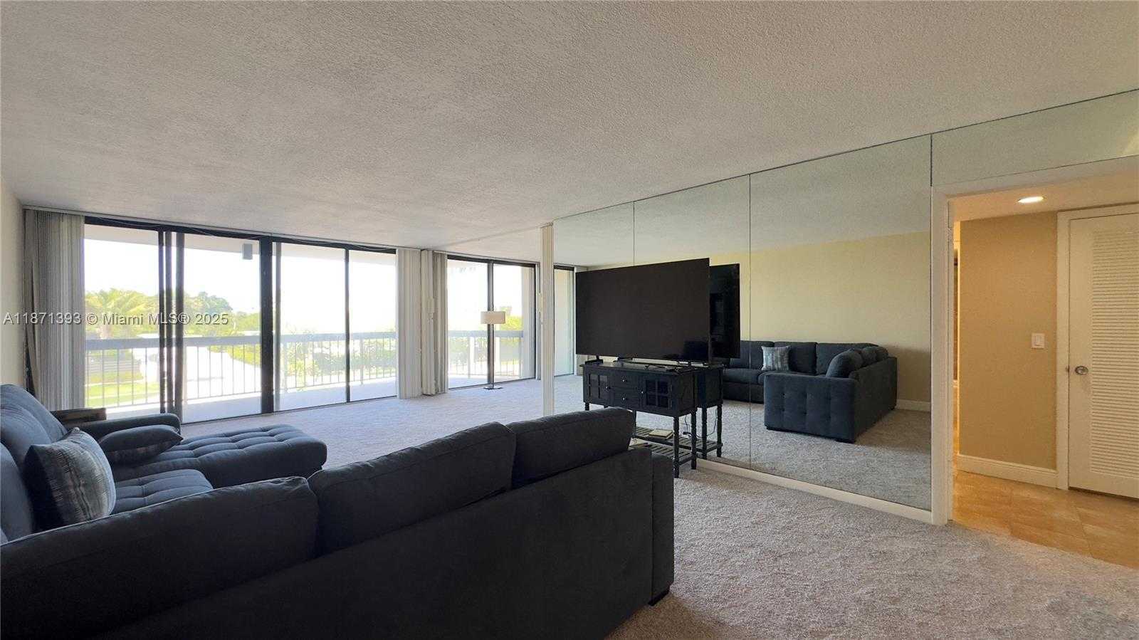 Small Image of 2425 PRESIDENTIAL WAY #203, West Palm Beach Number 6