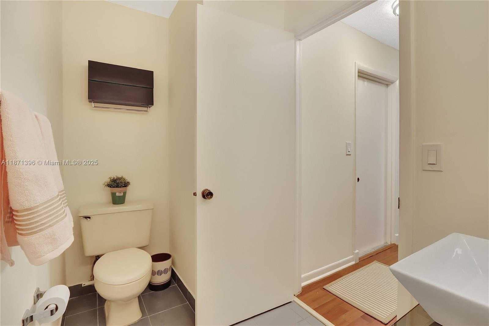 Small Image of 9845 COSTA DEL SOL BLVD #B-103, Doral Number 13