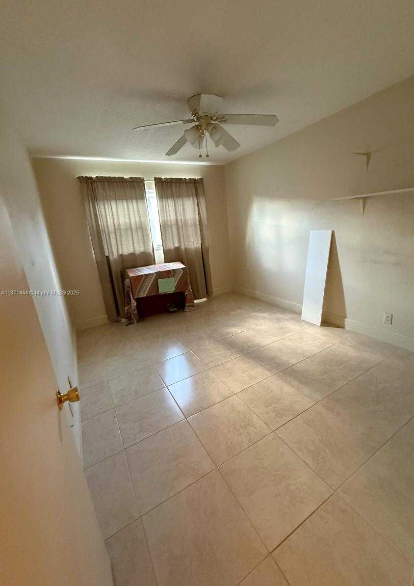 Small Image of 2905 PIERCE ST #17, Hollywood Number 4