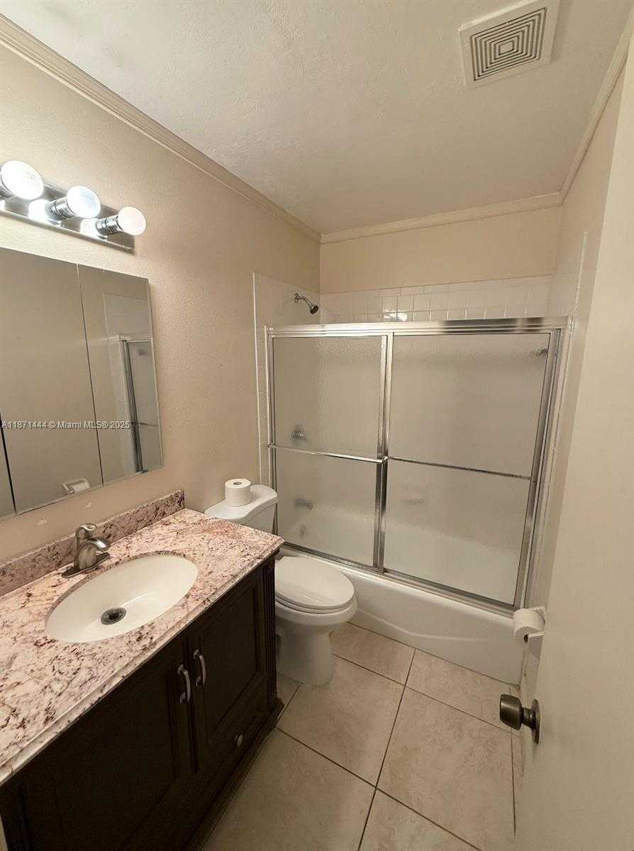 Small Image of 2905 PIERCE ST #17, Hollywood Number 6