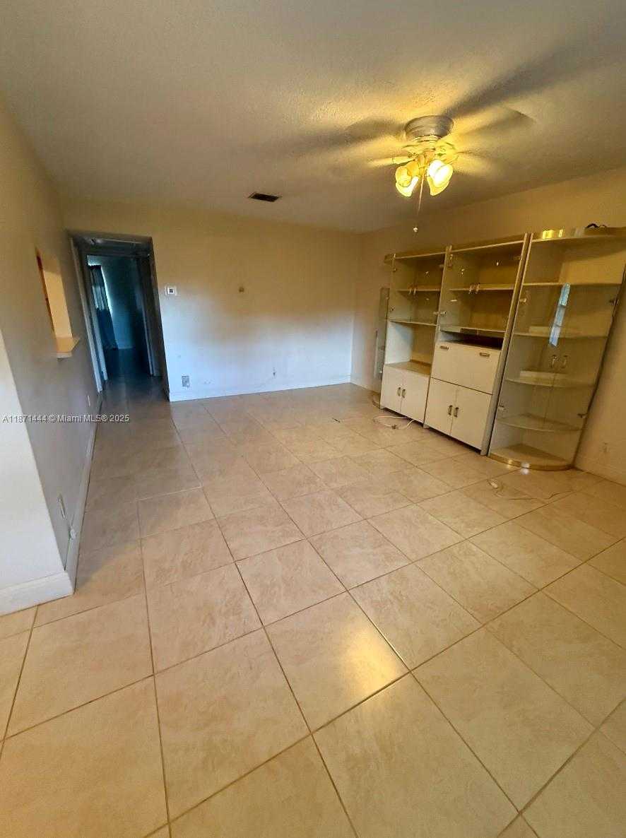 Small Image of 2905 PIERCE ST #17, Hollywood Number 8