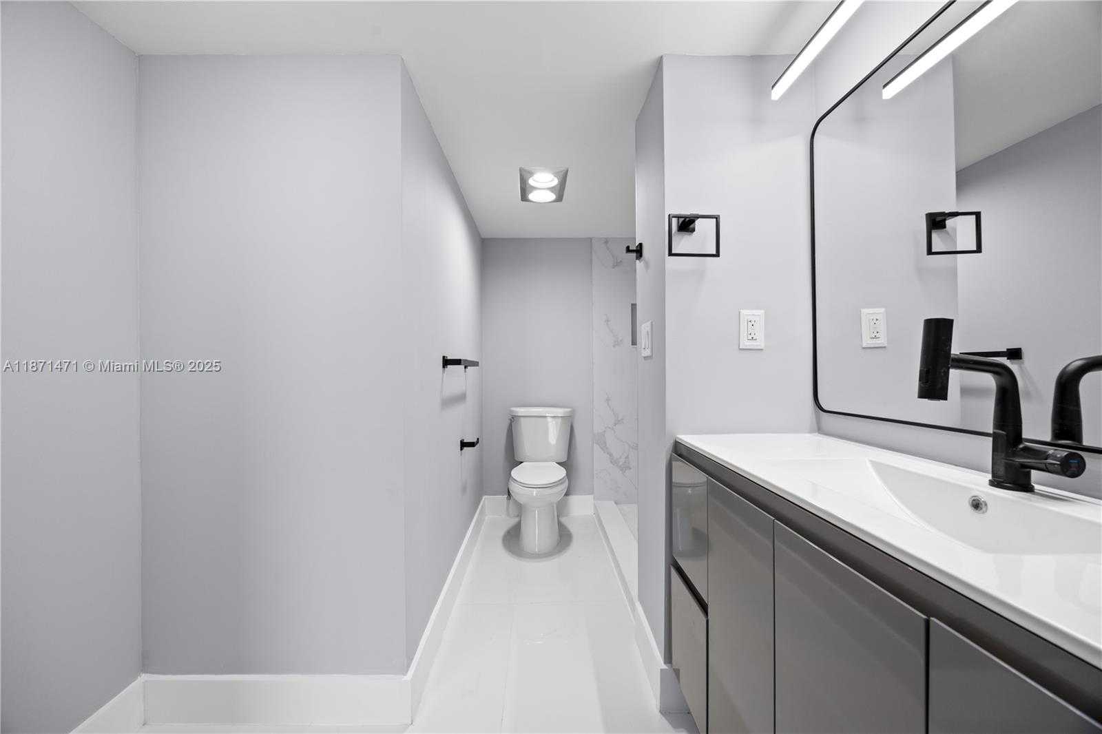 Small Image of 20335 E Country Club Dr, Aventura, FL 33180, USA Number 13