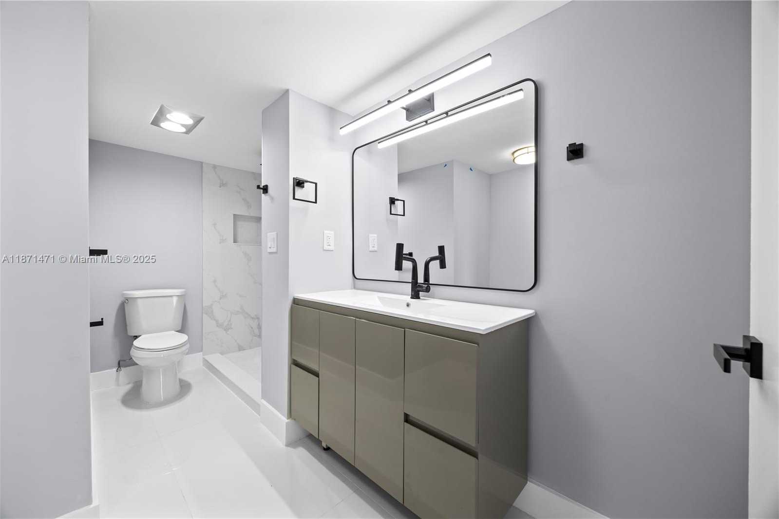 Small Image of 20335 E Country Club Dr, Aventura, FL 33180, USA Number 15