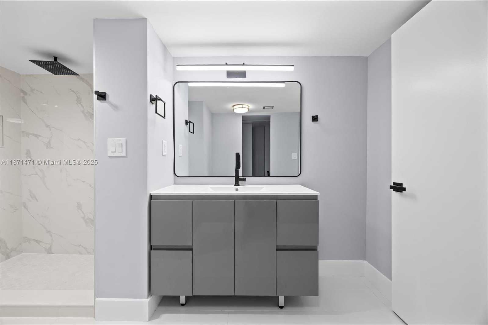 Small Image of 20335 E Country Club Dr, Aventura, FL 33180, USA Number 16