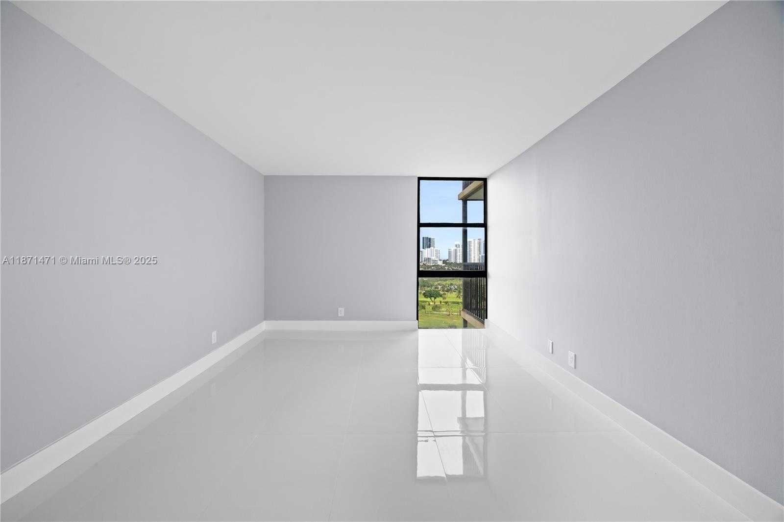 Small Image of 20335 E Country Club Dr, Aventura, FL 33180, USA Number 17