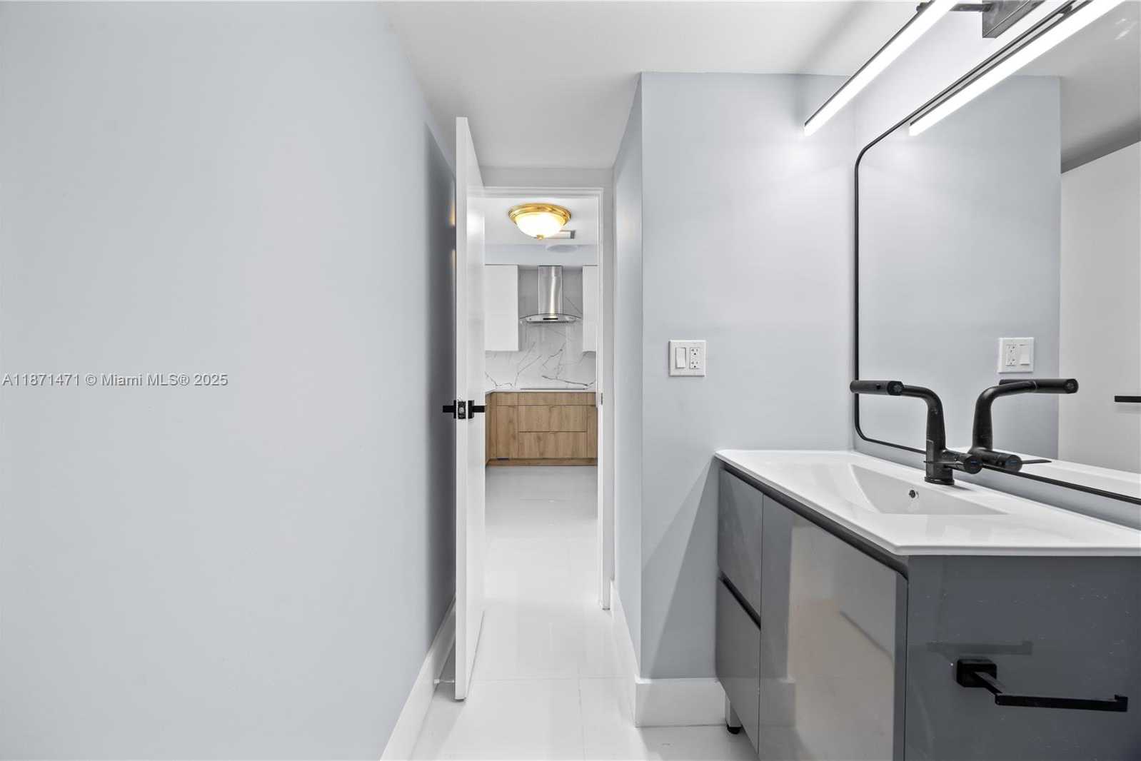 Small Image of 20335 E Country Club Dr, Aventura, FL 33180, USA Number 19
