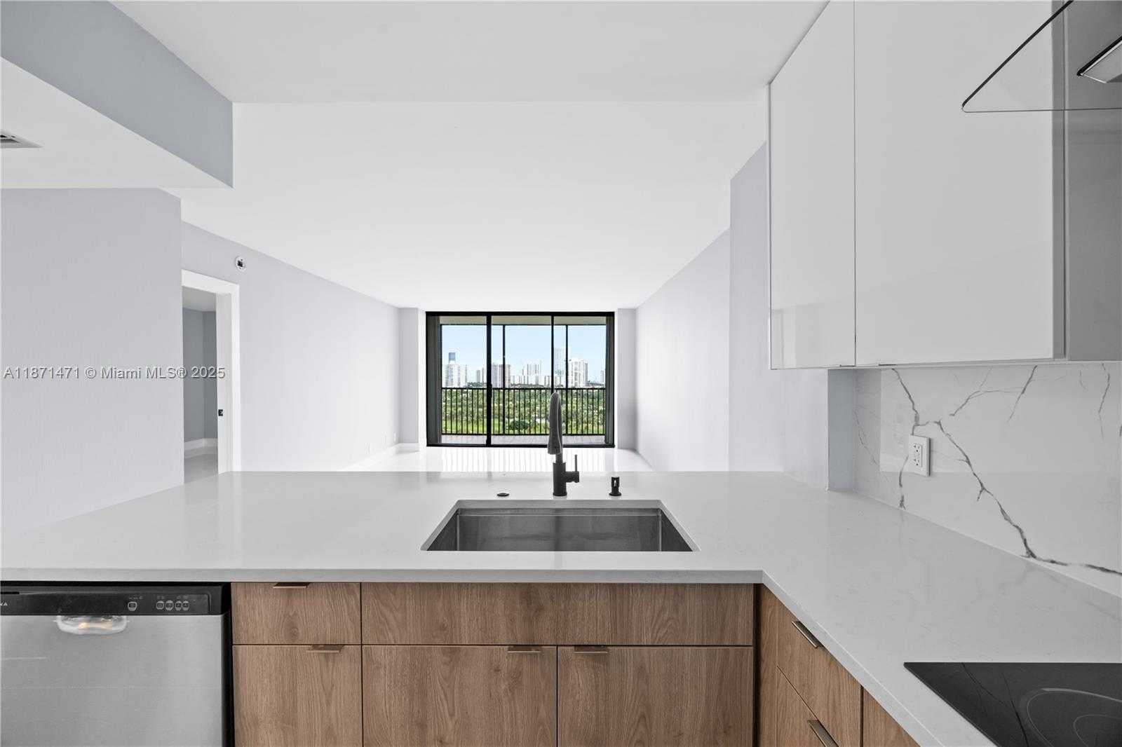 Small Image of 20335 E Country Club Dr, Aventura, FL 33180, USA Number 2